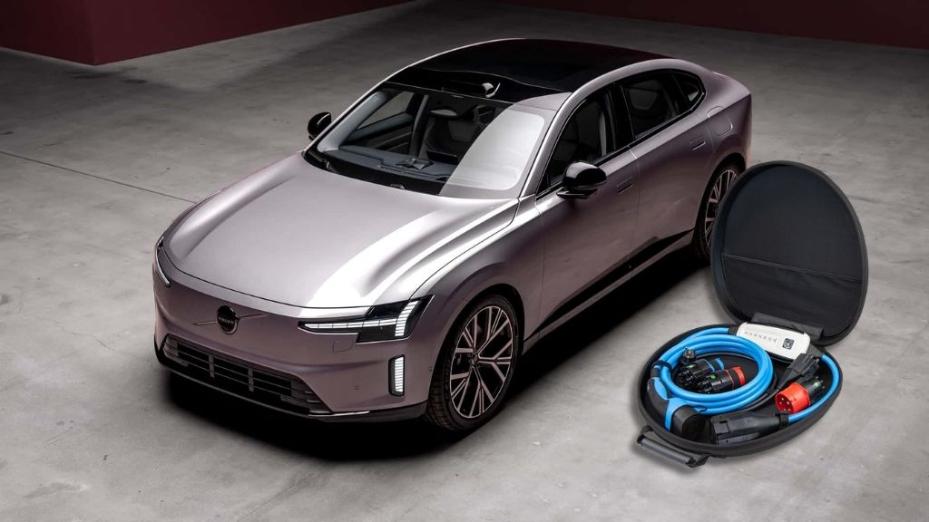 Volvo’nun yeni elektrikli sedan modeli ES90 tanıtıldı! 700 km menzil, güçlü motor seçenekleri ve gelişmiş şarj teknolojisiyle öne çıkan ES90, NRGkick mobil şarj çözümleriyle her yerde kolay şarj imkânı sunuyor.